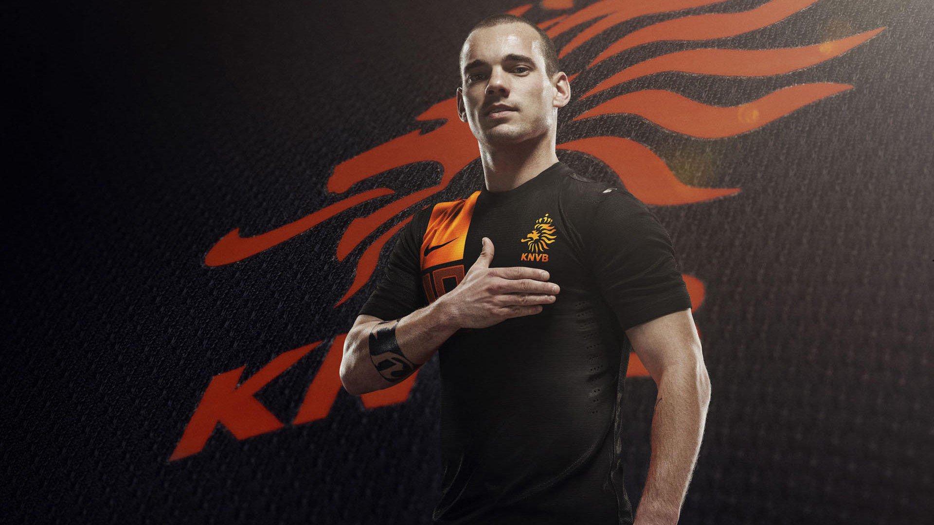 曼联明夏或豪掷一亿英镑追逐水晶宫新星沃顿,萨哈警示重磅签约需谨慎