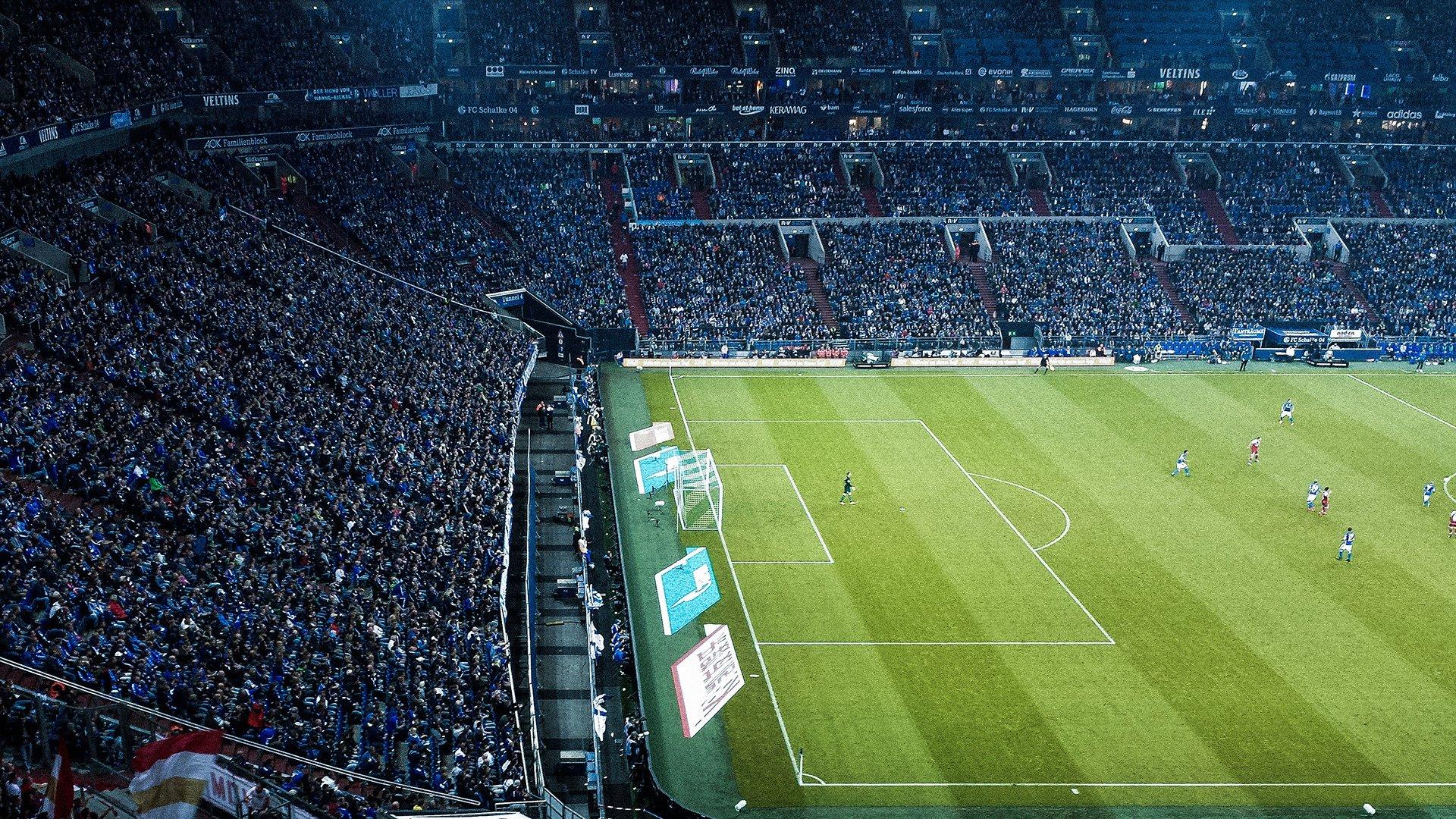 巴萨7分领跑西甲！凌晨2-0赢下关键德比，4分钟两球让皇马压力山大